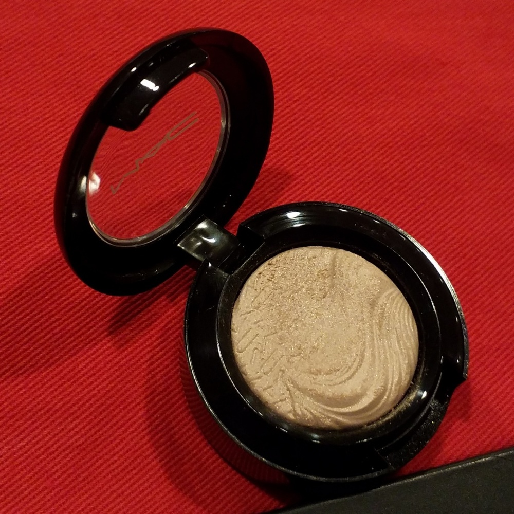 M.A.C COSMETICS
EYE SHADOW - Picture 3 of 4
